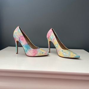Multi color pink, yellow, blue. Size 7, 4 inch heel